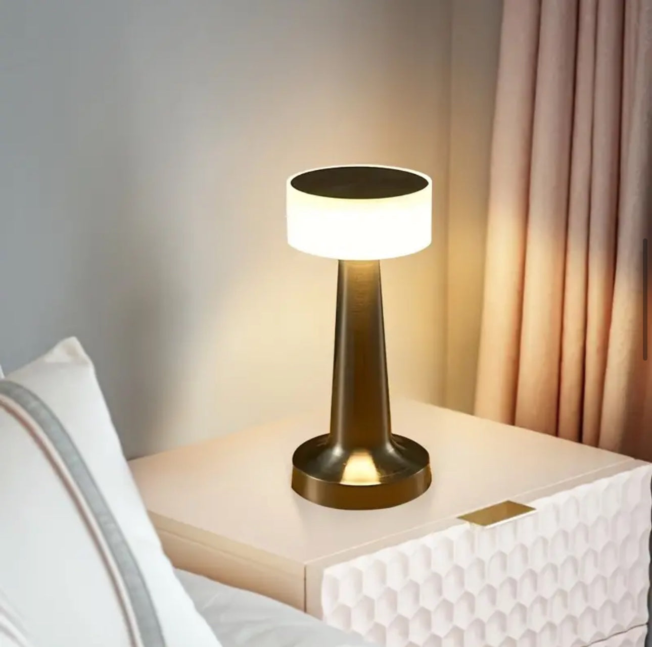 Prenosiva LED stolna lampa